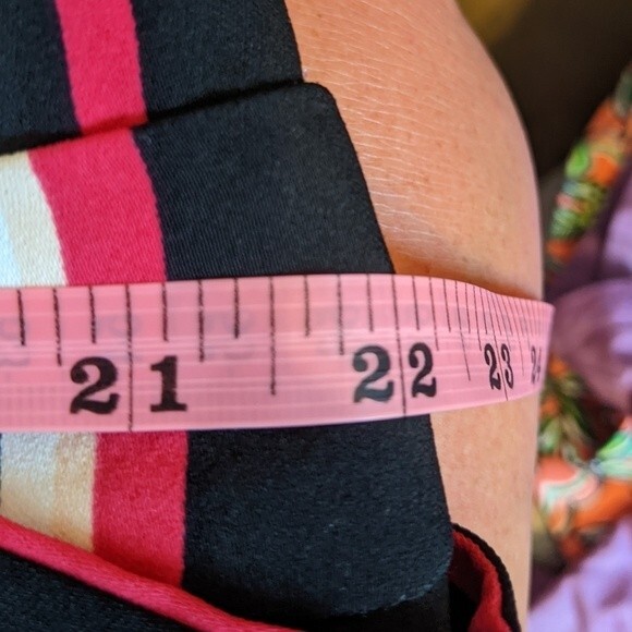 Torrid vertical stripes 100% rayon shorts w/ zipper, clasp, & tie belt NWT - 20 - Picture 5 of 11